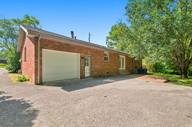 7249 Willow Creek Dr, Nashville, TN 37221