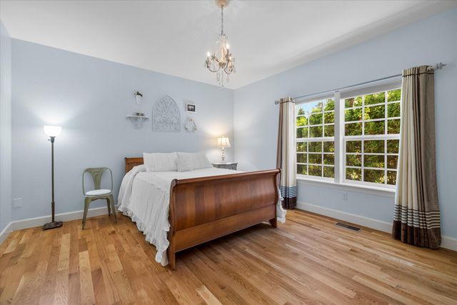 990 NE Wiest Way, Bend, OR 97701