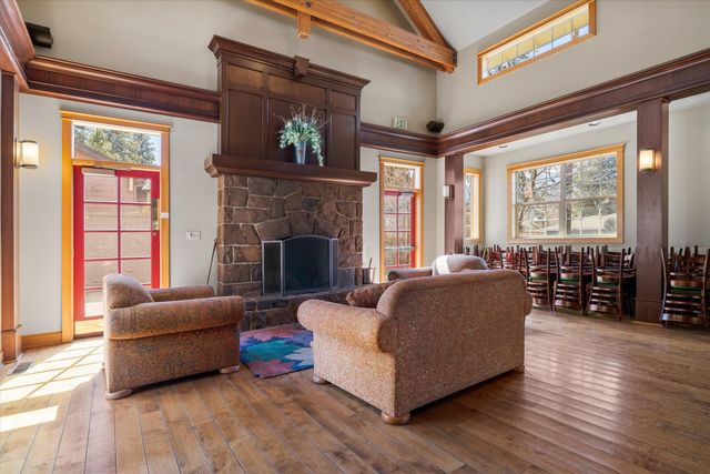 990 NE Wiest Way, Bend, OR 97701