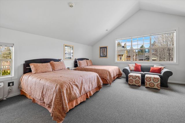 990 NE Wiest Way, Bend, OR 97701