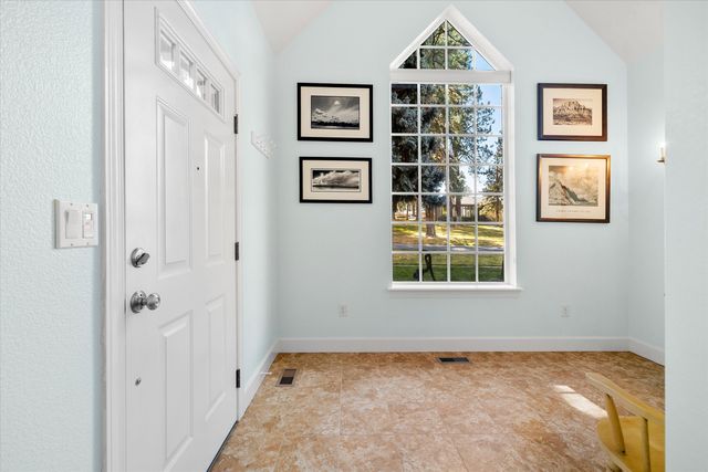 990 NE Wiest Way, Bend, OR 97701