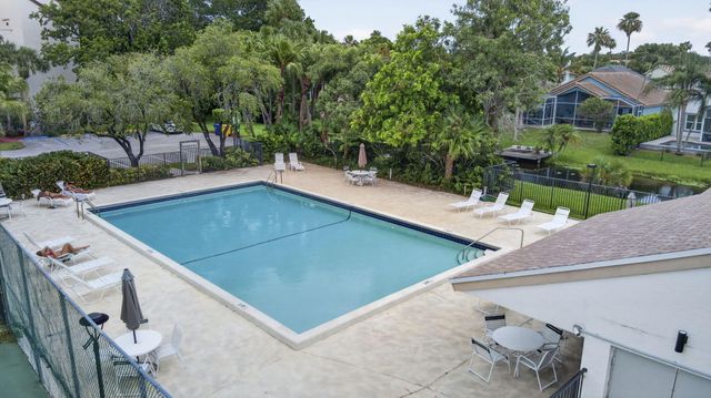 12524 SHORELINE Drive 404, Wellington, FL 33414