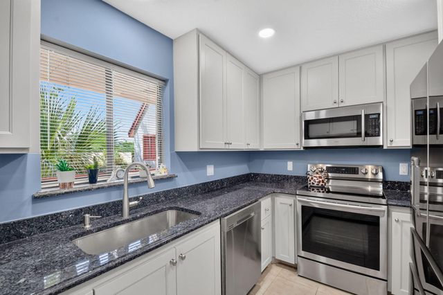 12524 SHORELINE Drive 404, Wellington, FL 33414