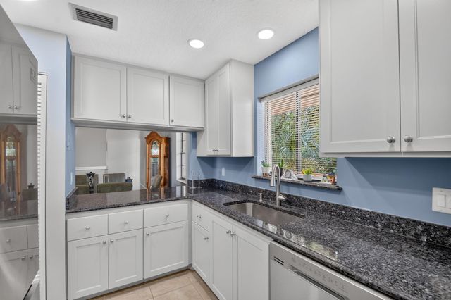 12524 SHORELINE Drive 404, Wellington, FL 33414
