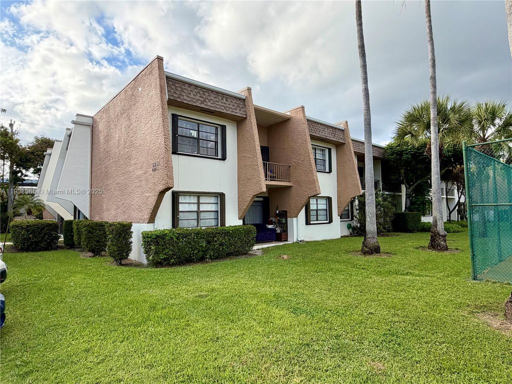 8281 SW 128th St 204-1, Pinecrest, FL 33156