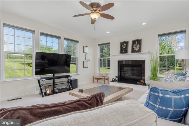 74 HEWITT DR, Martinsburg, WV 25403