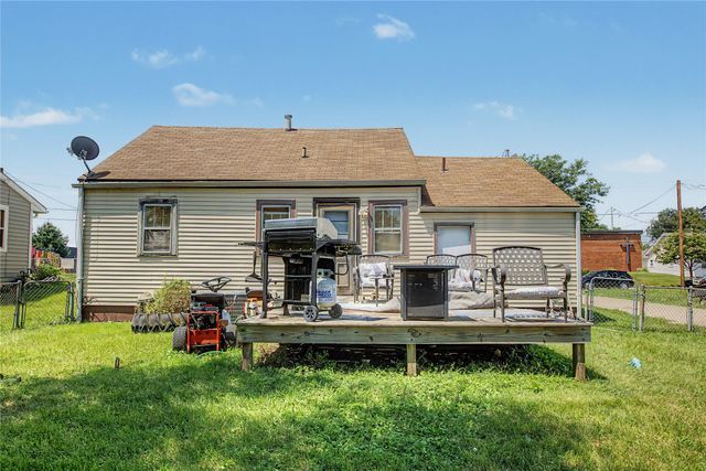 1225 E 25th Court, Des Moines, IA 50317
