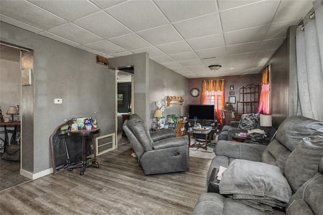 1225 E 25th Court, Des Moines, IA 50317