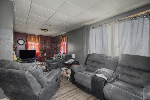 1225 E 25th Court, Des Moines, IA 50317