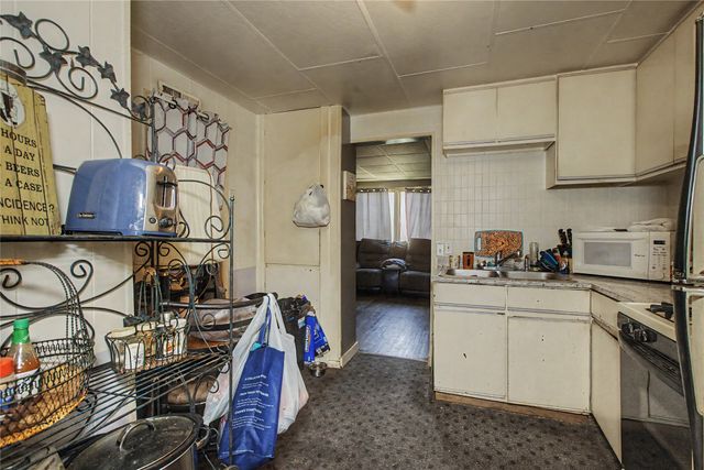 1225 E 25th Court, Des Moines, IA 50317