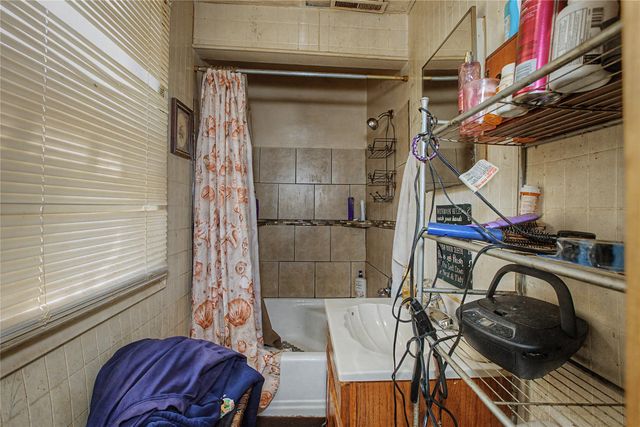 1225 E 25th Court, Des Moines, IA 50317