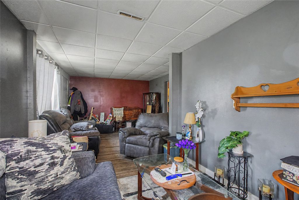 1225 E 25th Court, Des Moines, IA 50317