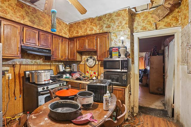 7127 S Artesian Avenue, Chicago, IL 60629