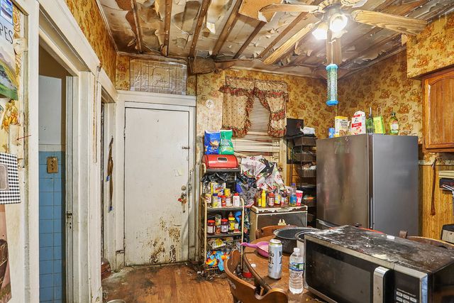 7127 S Artesian Avenue, Chicago, IL 60629