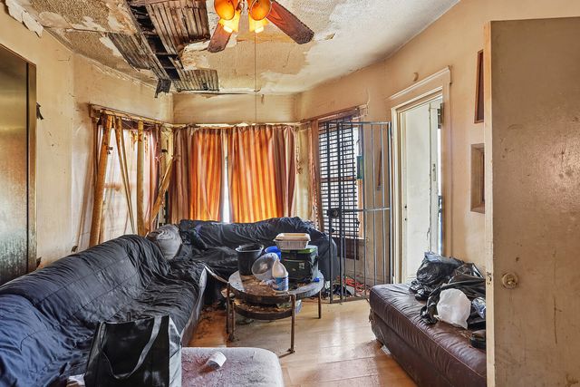 7127 S Artesian Avenue, Chicago, IL 60629