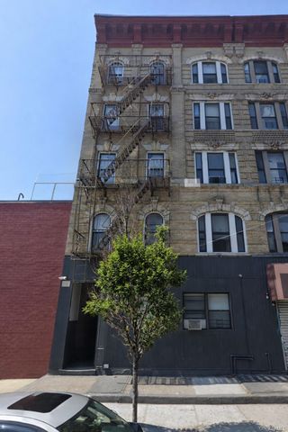 300 N 8th Street, Brooklyn, NY 11211