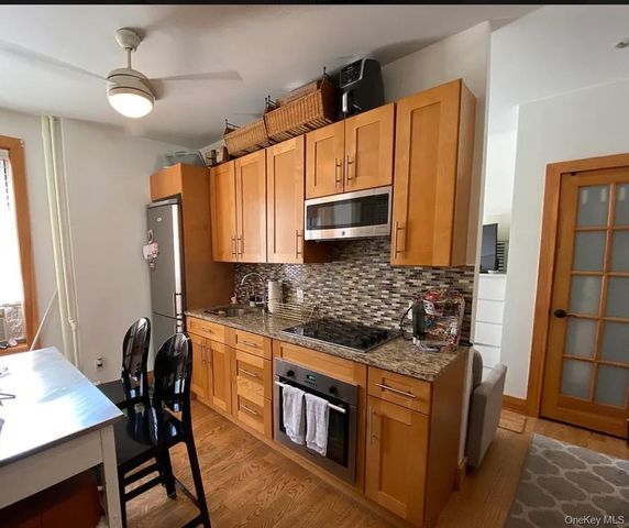 300 N 8th Street, Brooklyn, NY 11211