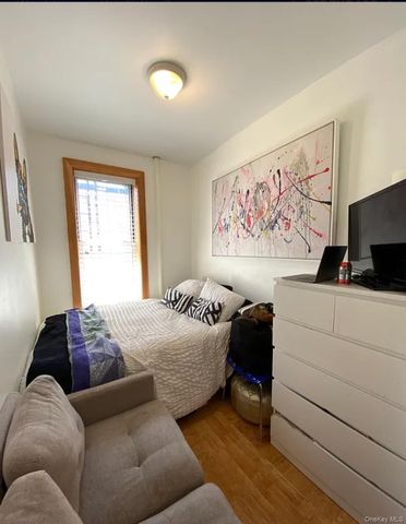 300 N 8th Street, Brooklyn, NY 11211