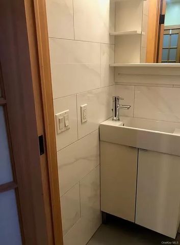 300 N 8th Street, Brooklyn, NY 11211