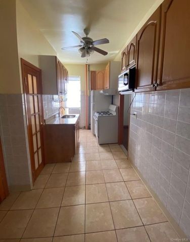 300 N 8th Street, Brooklyn, NY 11211