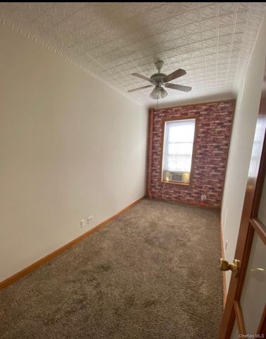 300 N 8th Street, Brooklyn, NY 11211