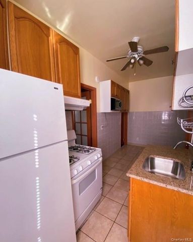 300 N 8th Street, Brooklyn, NY 11211