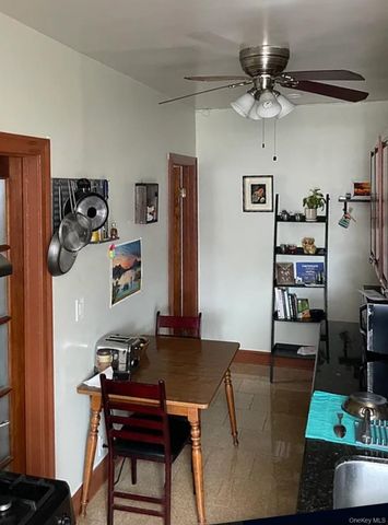 300 N 8th Street, Brooklyn, NY 11211