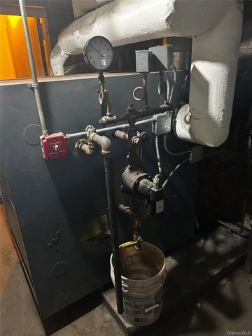 300 N 8th Street, Brooklyn, NY 11211