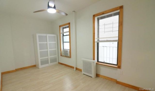 300 N 8th Street, Brooklyn, NY 11211