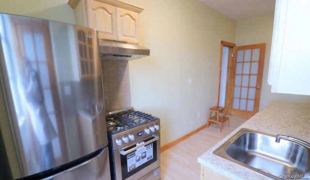 300 N 8th Street, Brooklyn, NY 11211