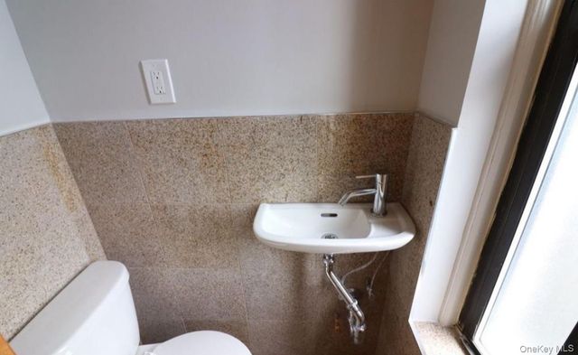 300 N 8th Street, Brooklyn, NY 11211