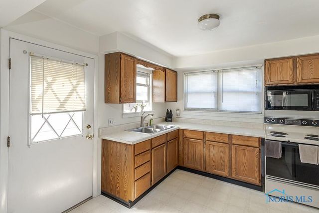 5951 Livingston Drive, Toledo, OH 43613