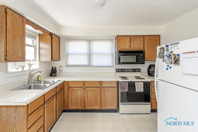 5951 Livingston Drive, Toledo, OH 43613