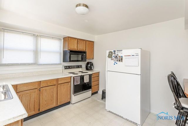 5951 Livingston Drive, Toledo, OH 43613