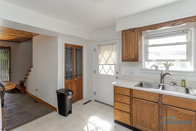 5951 Livingston Drive, Toledo, OH 43613