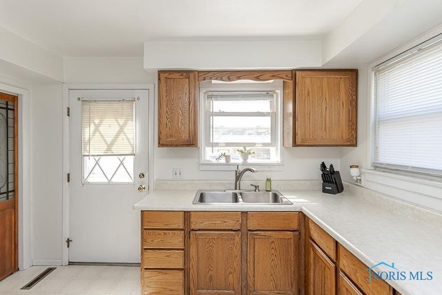 5951 Livingston Drive, Toledo, OH 43613