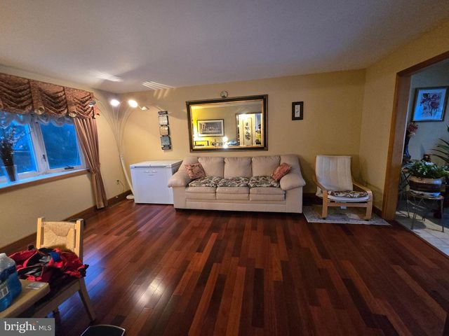 2276 S VALLEY FORGE RD, Lansdale, PA 19446