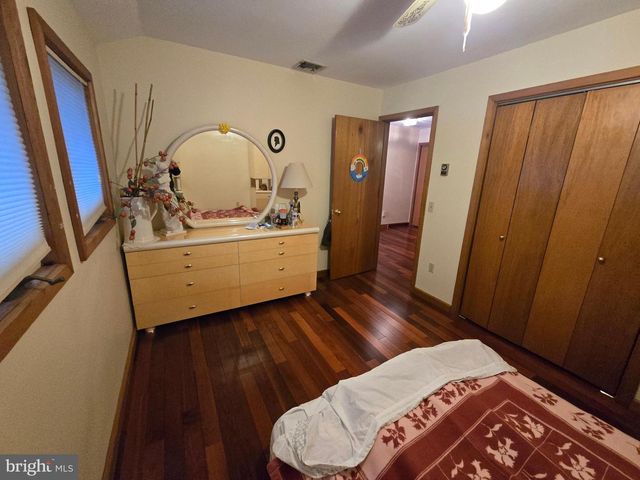 2276 S VALLEY FORGE RD, Lansdale, PA 19446