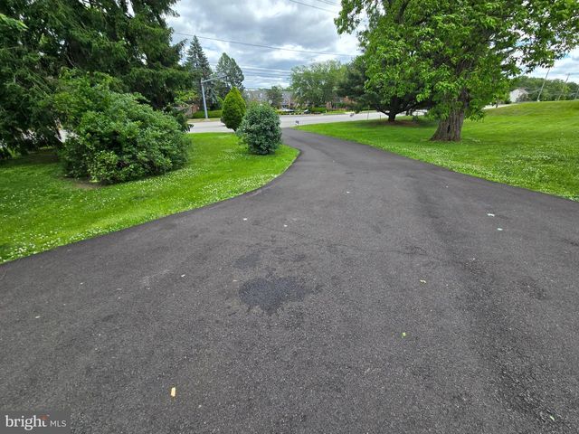 2276 S VALLEY FORGE RD, Lansdale, PA 19446