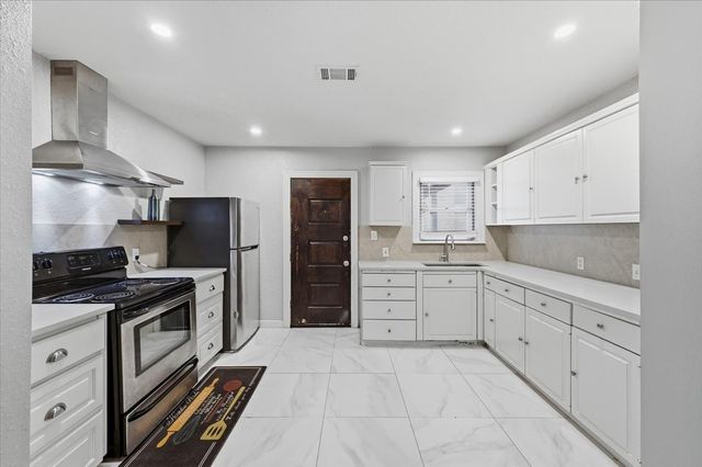 2614 Roanoke Avenue, Dallas, TX 75235