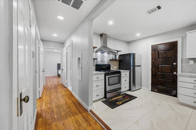 2614 Roanoke Avenue, Dallas, TX 75235