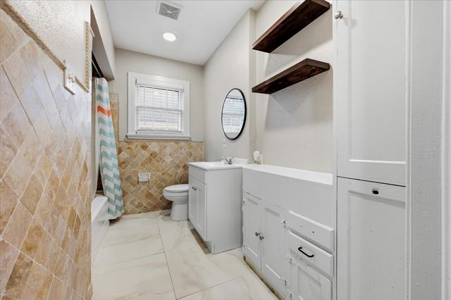 2614 Roanoke Avenue, Dallas, TX 75235