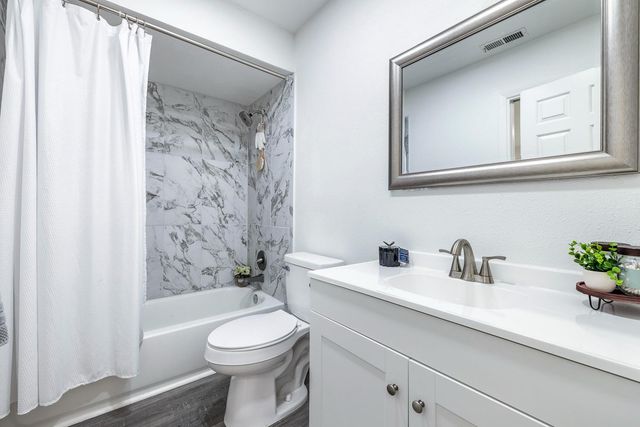 929 Barnett Way, Madera, CA 93637