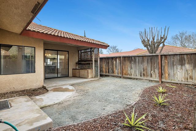 929 Barnett Way, Madera, CA 93637