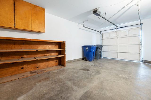 929 Barnett Way, Madera, CA 93637