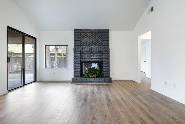 929 Barnett Way, Madera, CA 93637