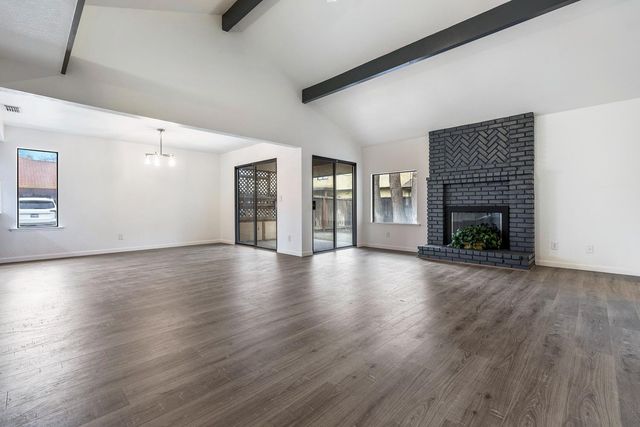 929 Barnett Way, Madera, CA 93637