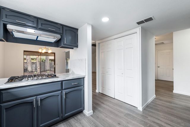 929 Barnett Way, Madera, CA 93637