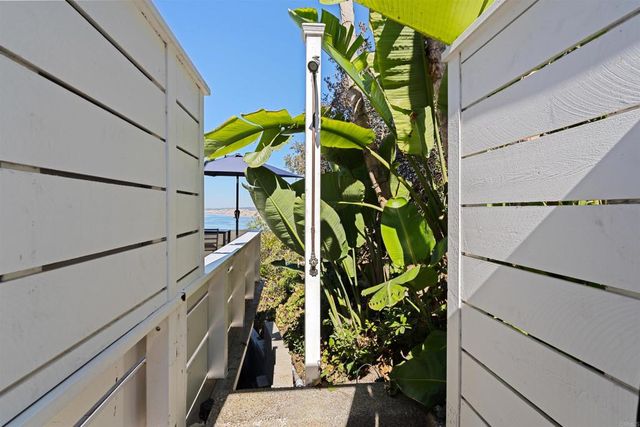 1641 Crespo, La Jolla, CA 92037