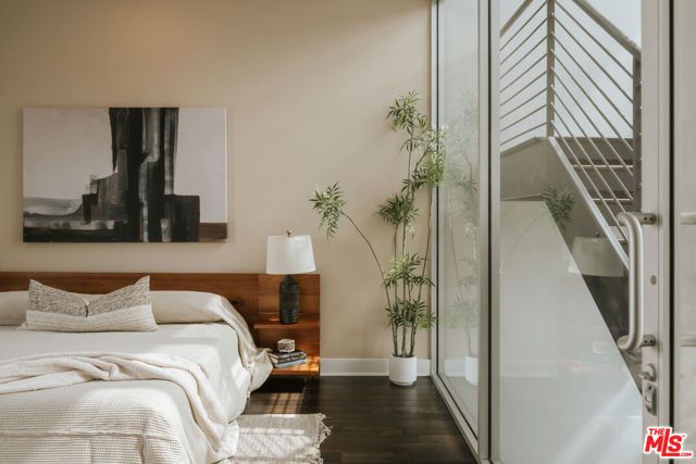 1524 11th Street E, Santa Monica, CA 90401